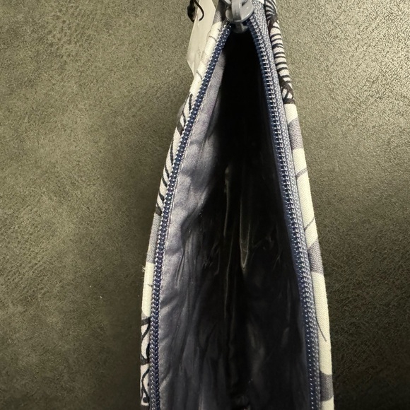 New!!! Vera Bradley Bundle Travel Cosmetic Bag and pencil/ make up brush bag - Picture 4 of 5